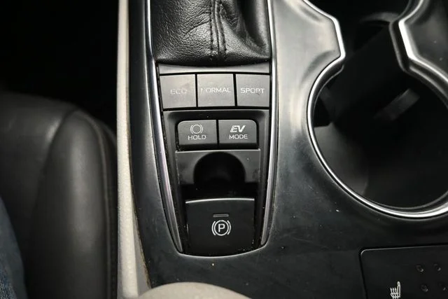 Used 2018 Brown Toyota XLE image 30