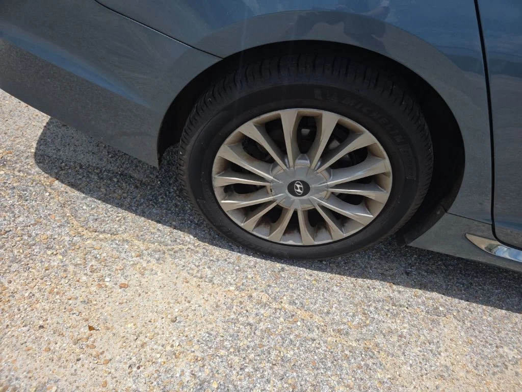 Used 2015 Blue Hyundai Limited image 17
