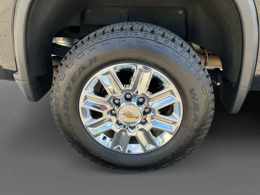 Used 2024 Black Chevrolet High Country image 10