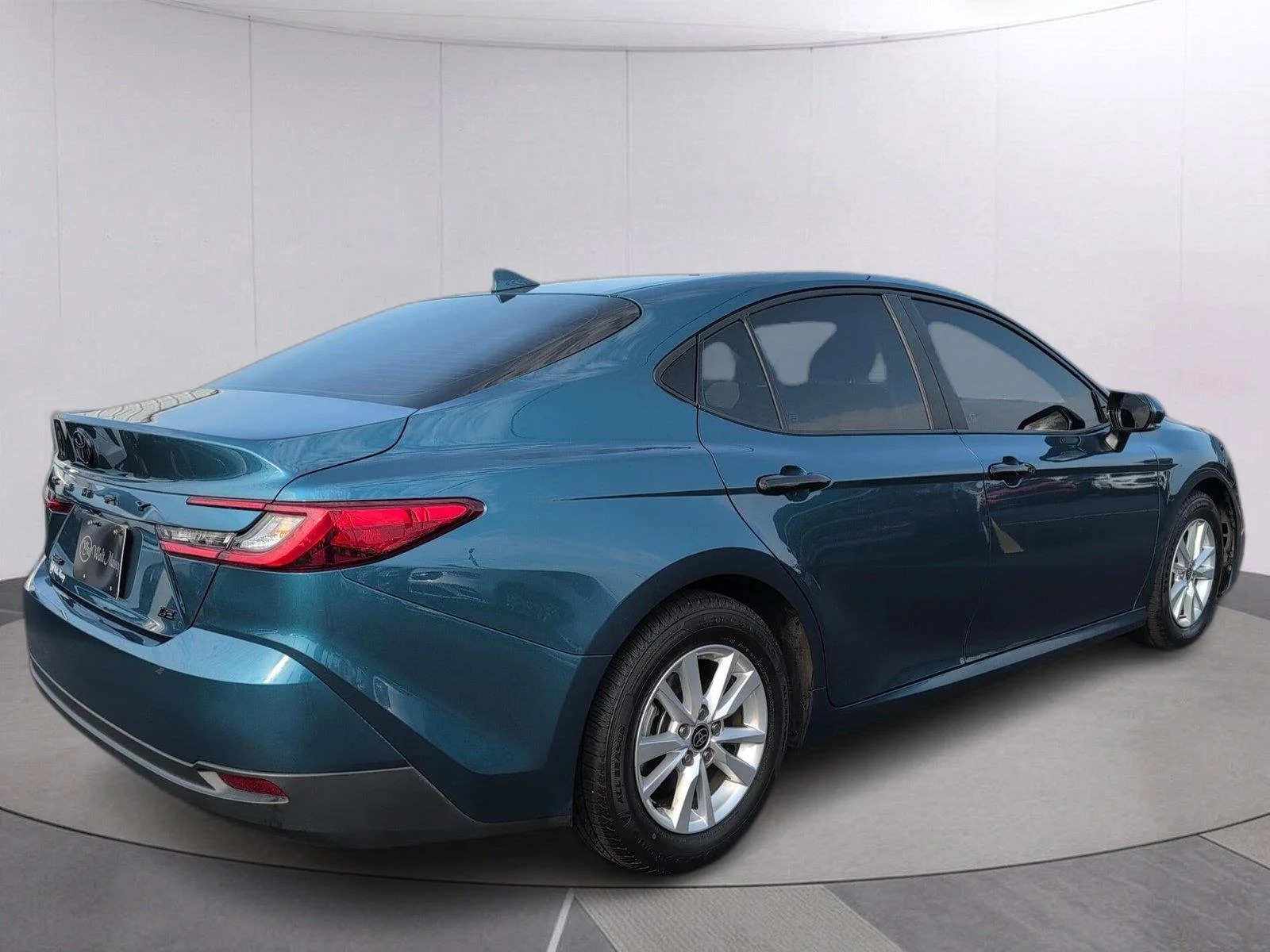 Used 2025 Ocean Gem Toyota LE image 5