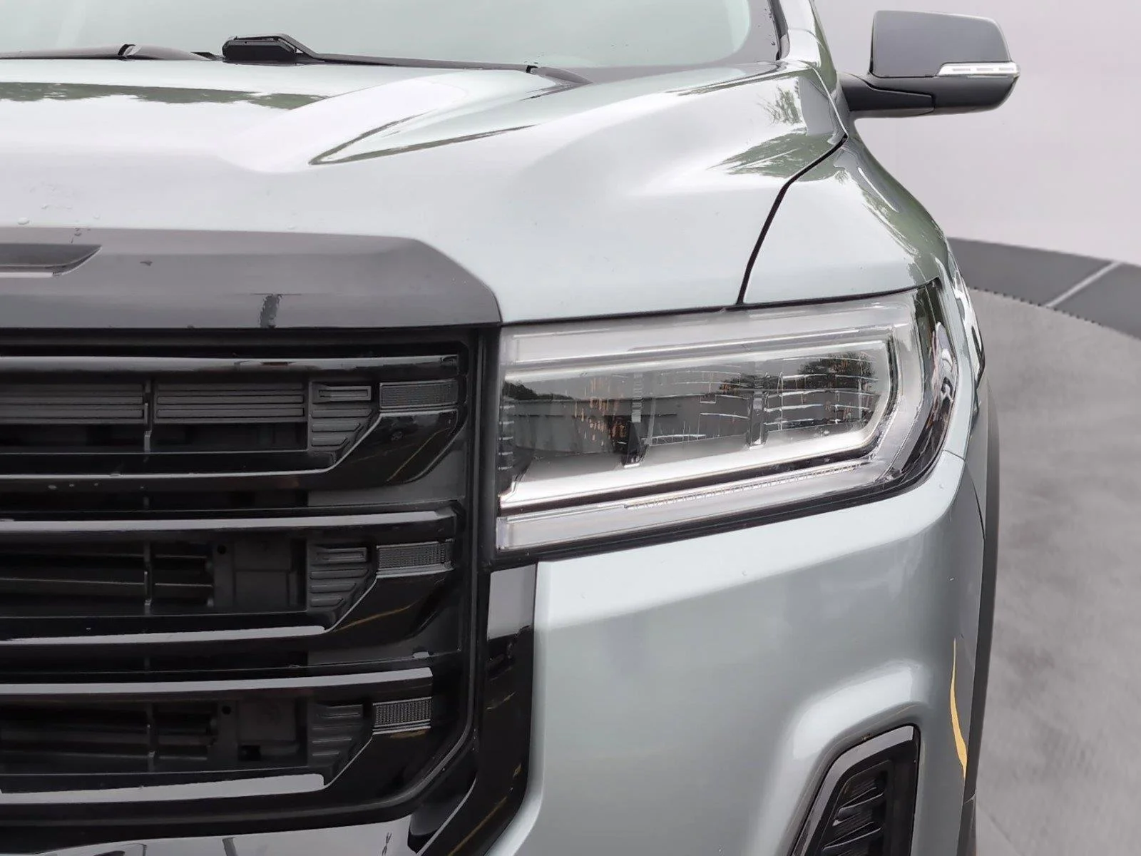 Used 2023 Sterling Metallic GMC SLE image 36