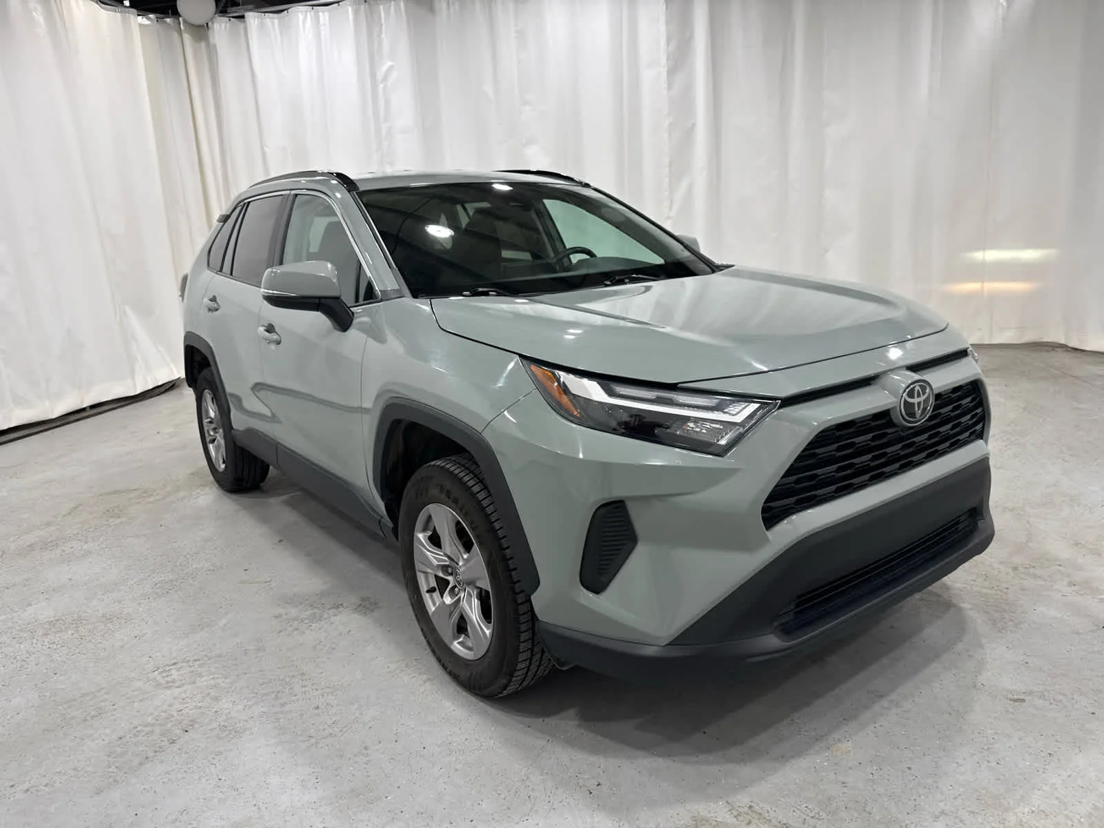 Used 2023 Grn/green Toyota XLE image 7