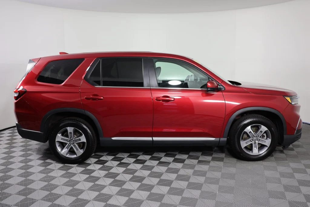 Used 2025 Radiant Red Metallic II Honda EX-L image 9
