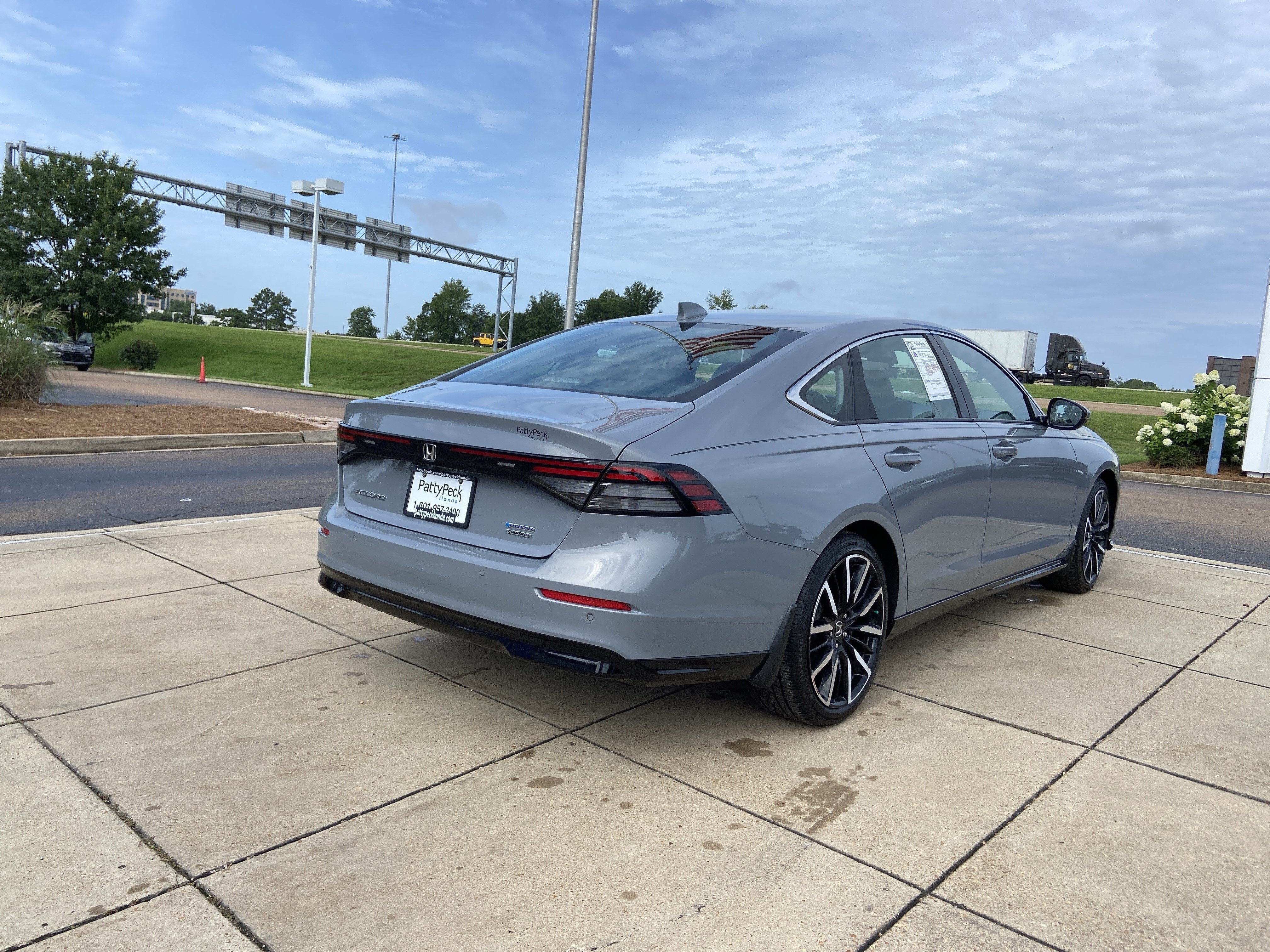 Used 2023 Urban Gray Pearl Honda Touring image 11