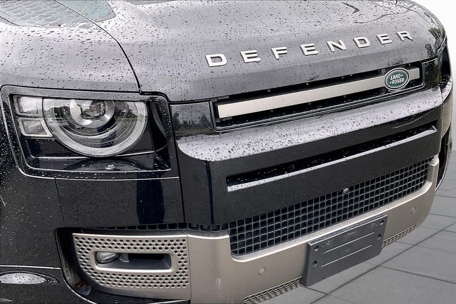 Used 2025 Santorini Black Metallic Land Rover X-Dynamic SE image 30
