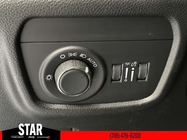 Used 2024 Diamond Black Crystal Pearlcoat Jeep Altitude image 20