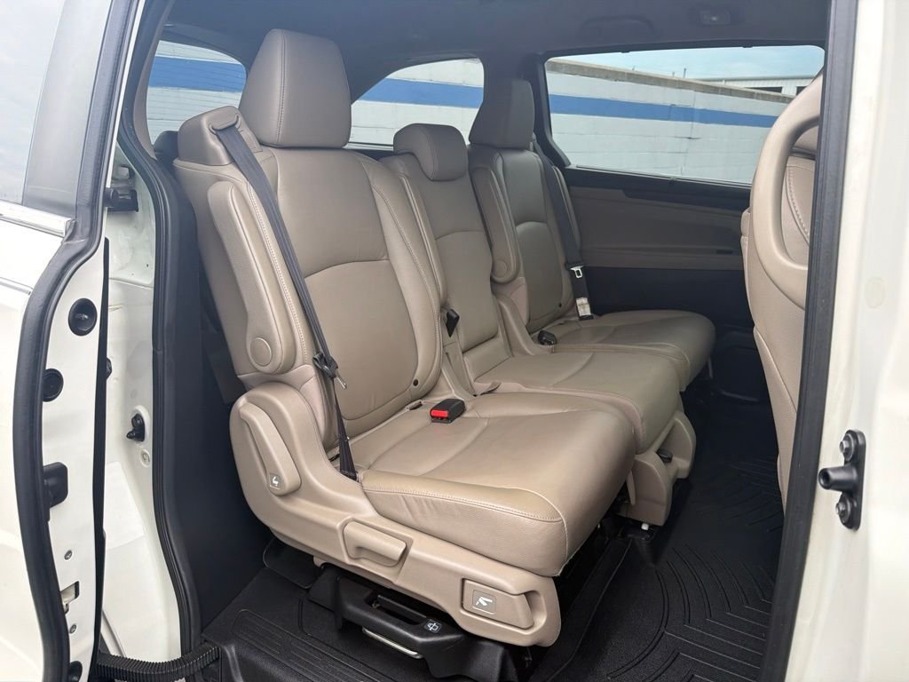Used 2019 White Diamond Pearl Honda EX-L image 24