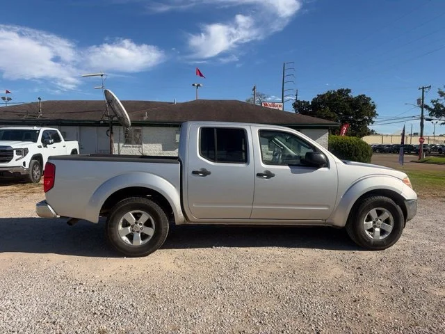 Used 2010 Silver Nissan SE image 16