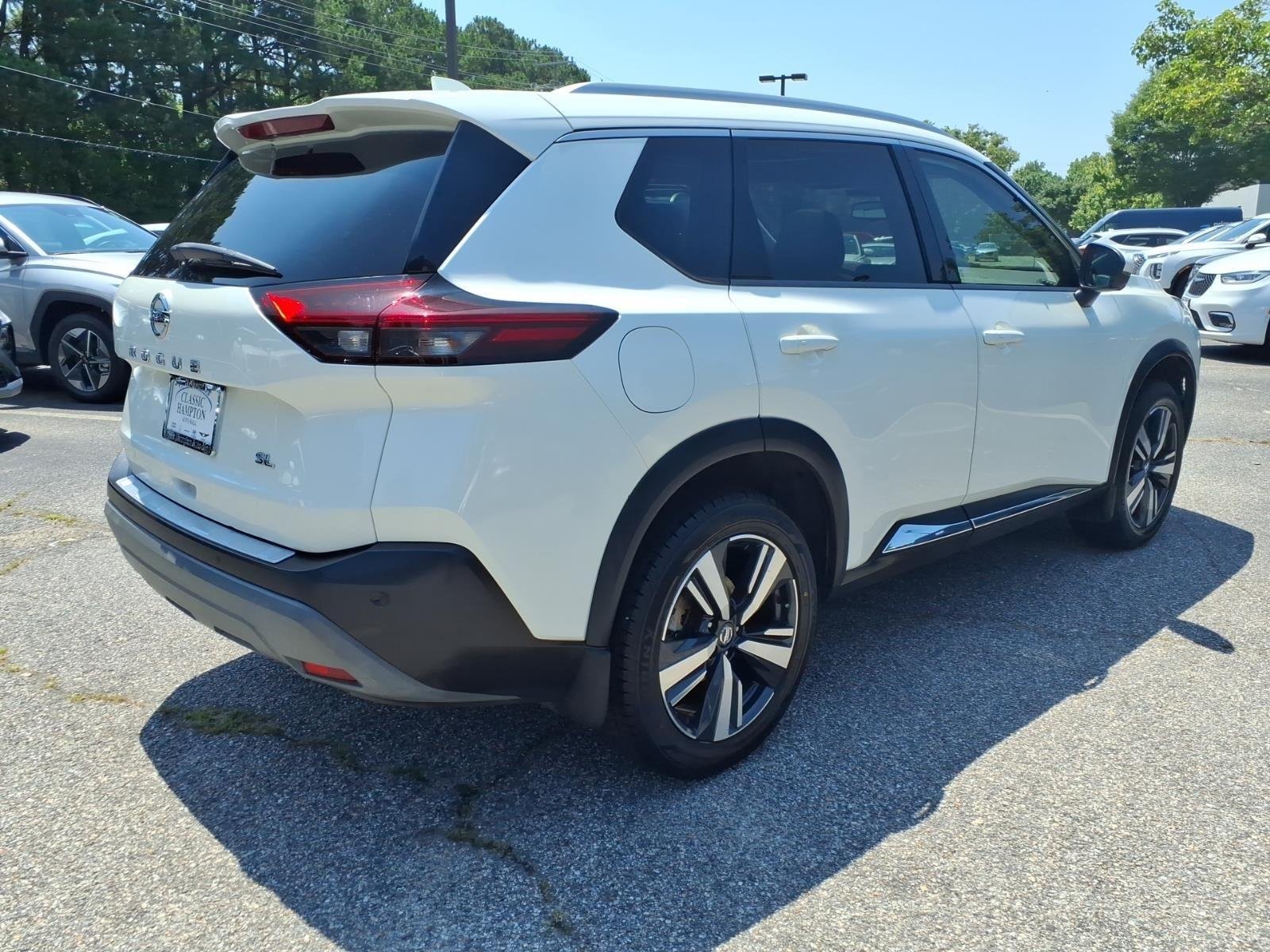 Used 2021 Pearl White Tricoat Nissan SL image 6