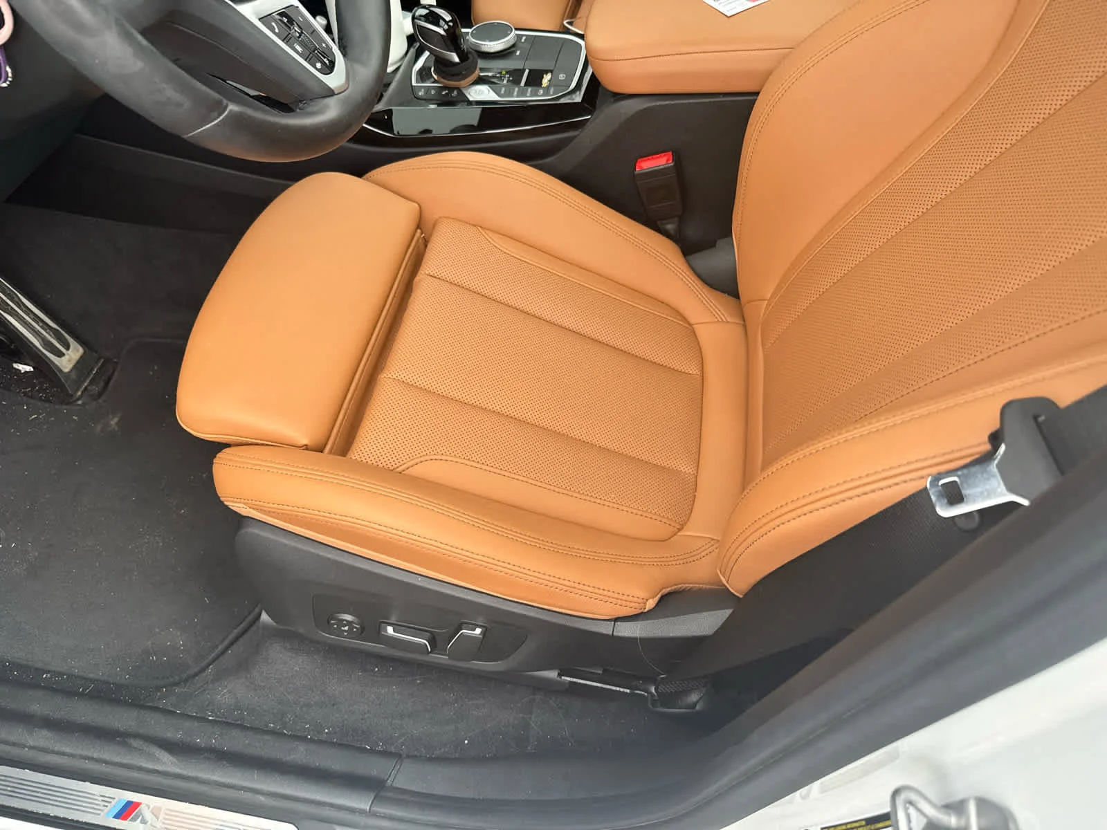 Used 2024 Mineral White Metallic BMW xDrive30i image 7