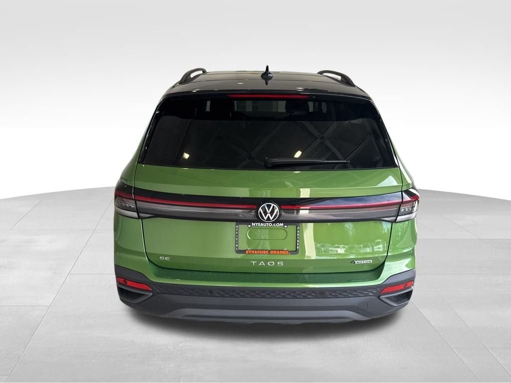 2025 Volkswagen Taos SE photo 4