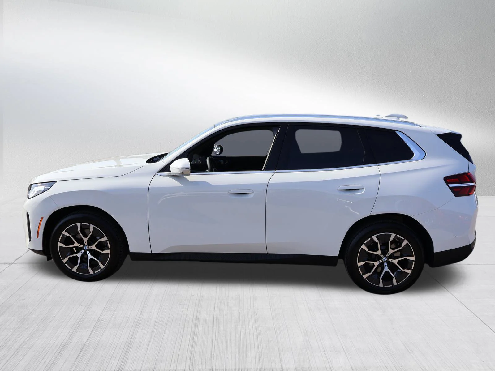 Used 2026 Alpine White BMW 30 xDrive image 4