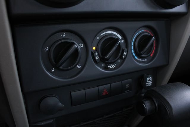 Used 2009 Green Jeep X image 12