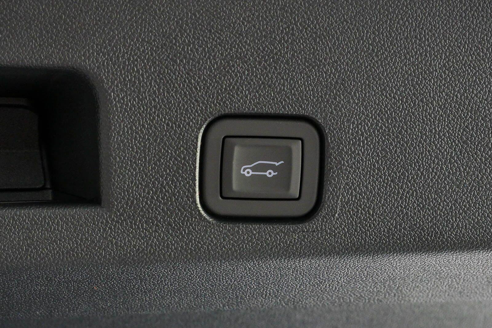 New 2026 Mosaic Black Metallic Chevrolet High Country image 34