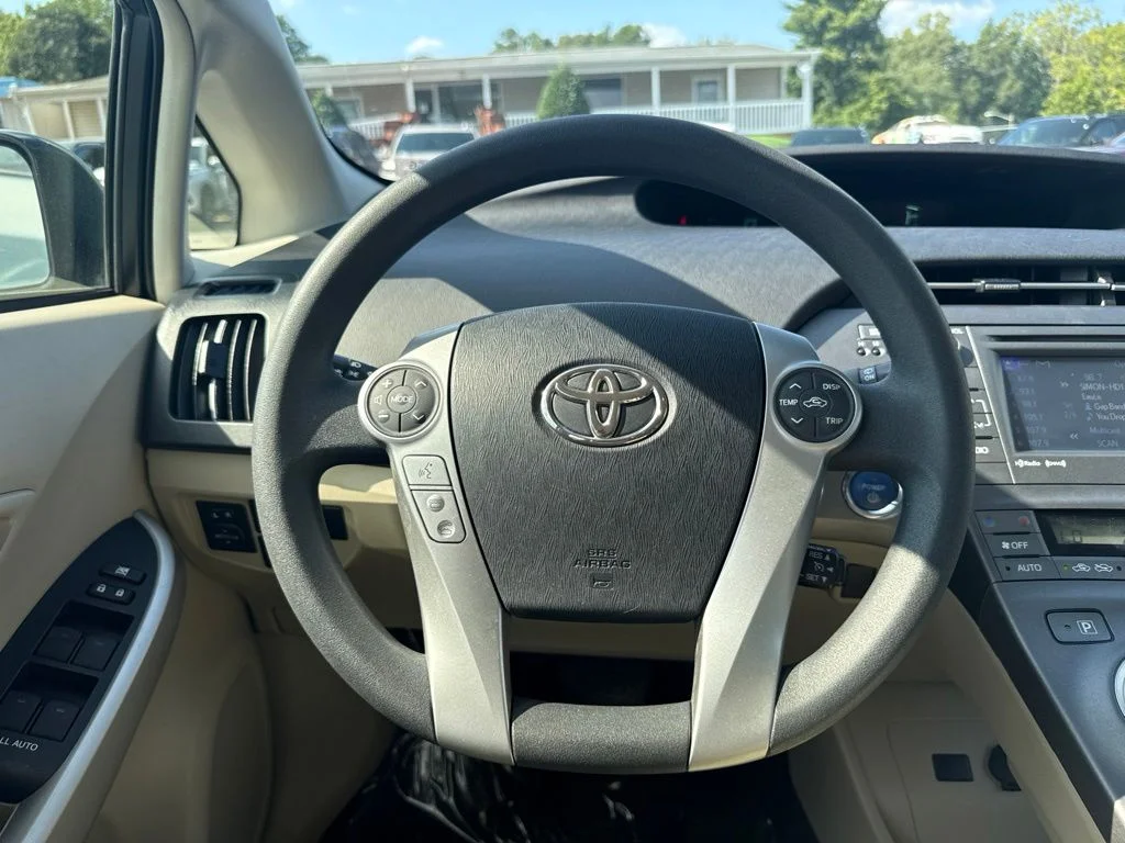 Used 2013 Beige Toyota Three image 12
