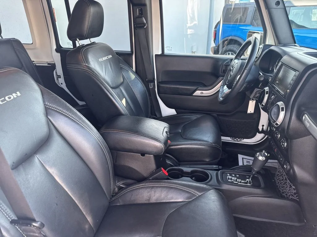 Used 2016 White Jeep Unlimited Rubicon image 31