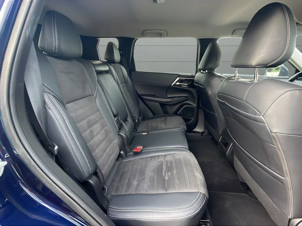 Used 2024 Blue Mitsubishi SE image 14