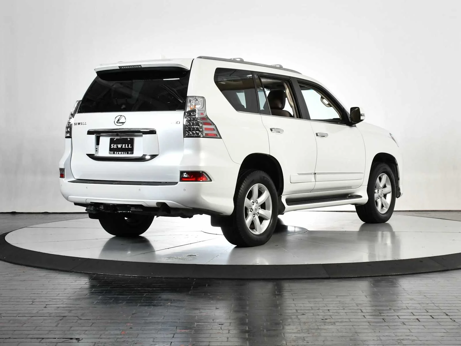 Used 2018 Starfire Pearl Lexus  image 7