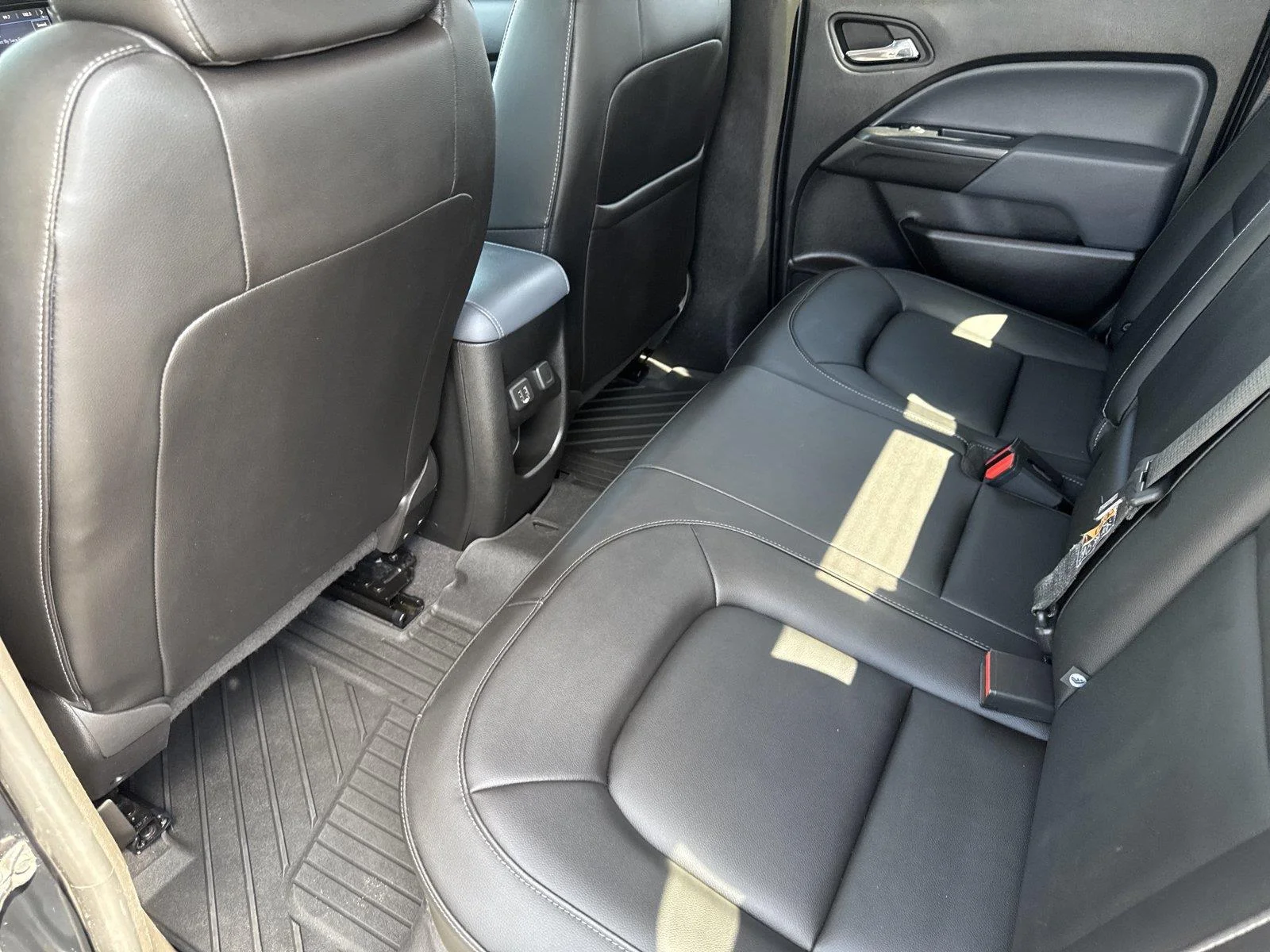 Used 2021 BLACK Chevrolet 4WD Z71 image 29