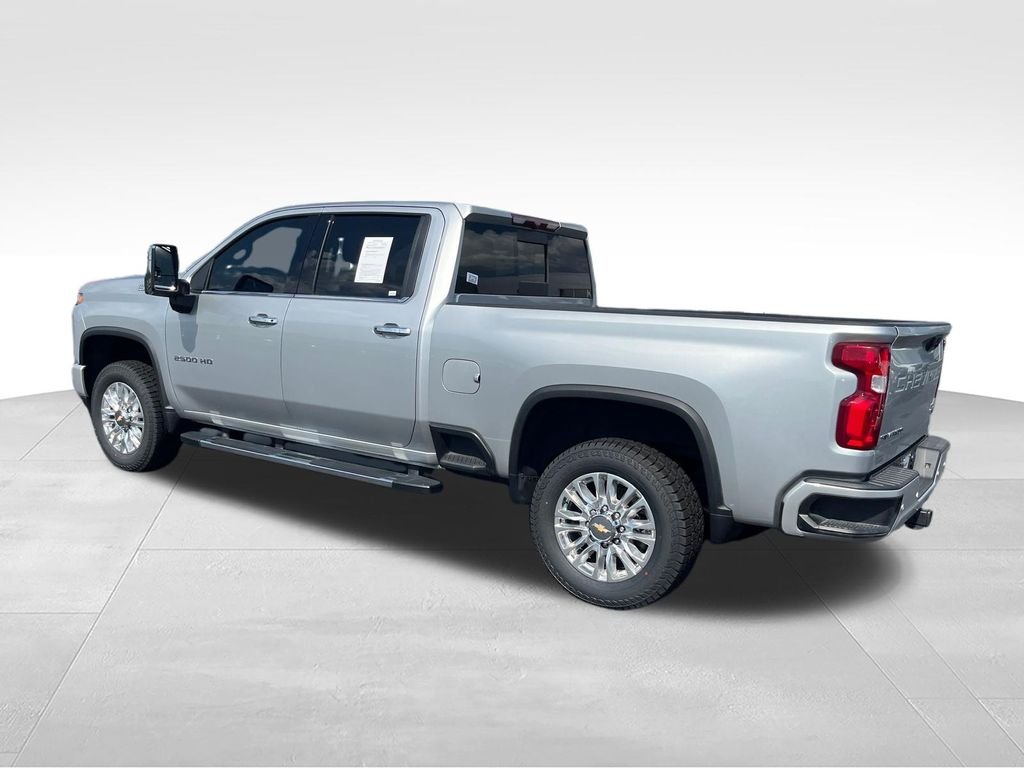 Used 2022 Silver Chevrolet High Country image 3