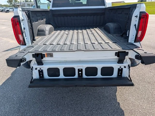 Used 2022 White GMC AT4 image 24