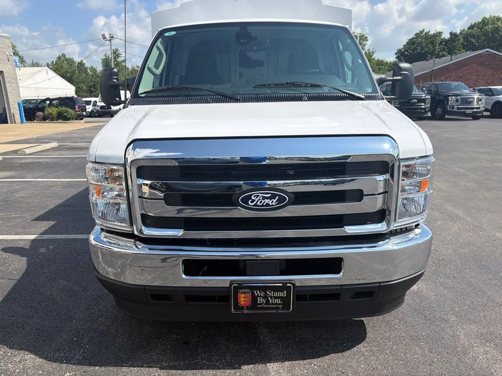 New 2027 Oxford White Ford E-350 SRW image 8