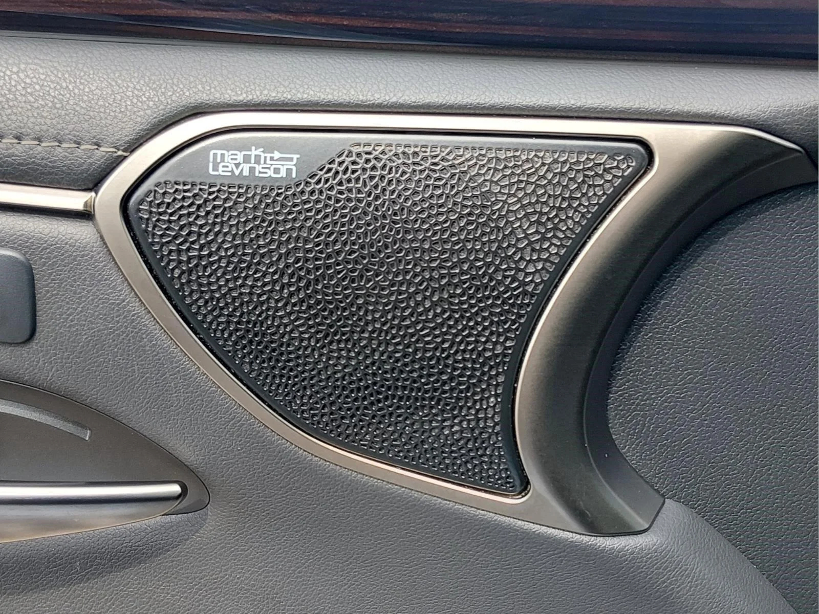 Used 2021 Silver Lining Metallic Lexus ES 300h image 23