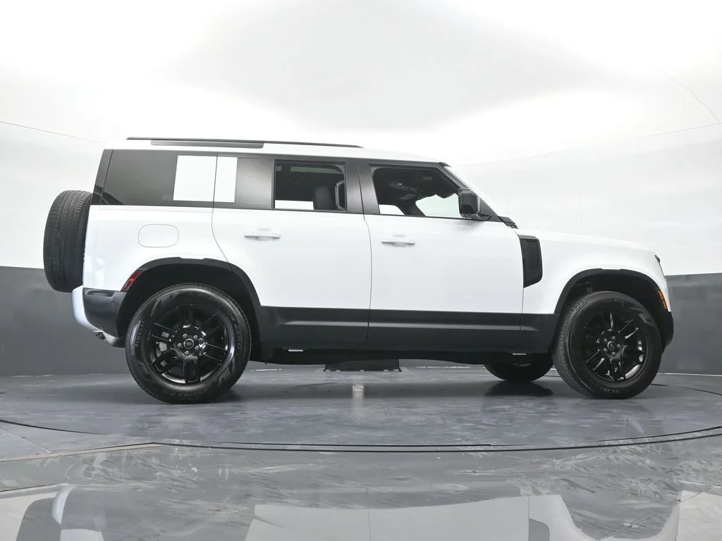 Used 2025 White Land Rover S image 78