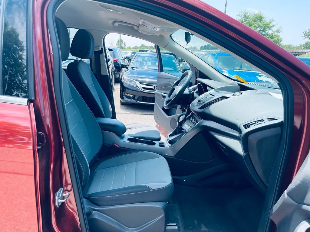 Used 2014 Orange Ford SE image 22