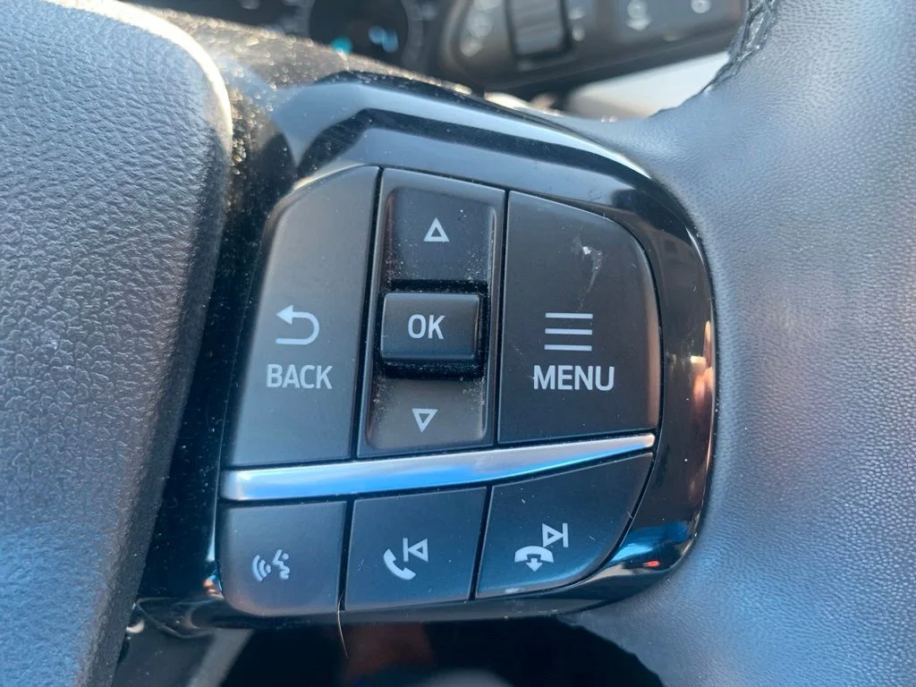 Used 2022 Gray Ford SEL image 22