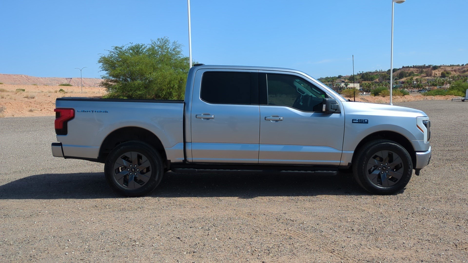 Used 2024 Silver Metallic Ford Flash image 2