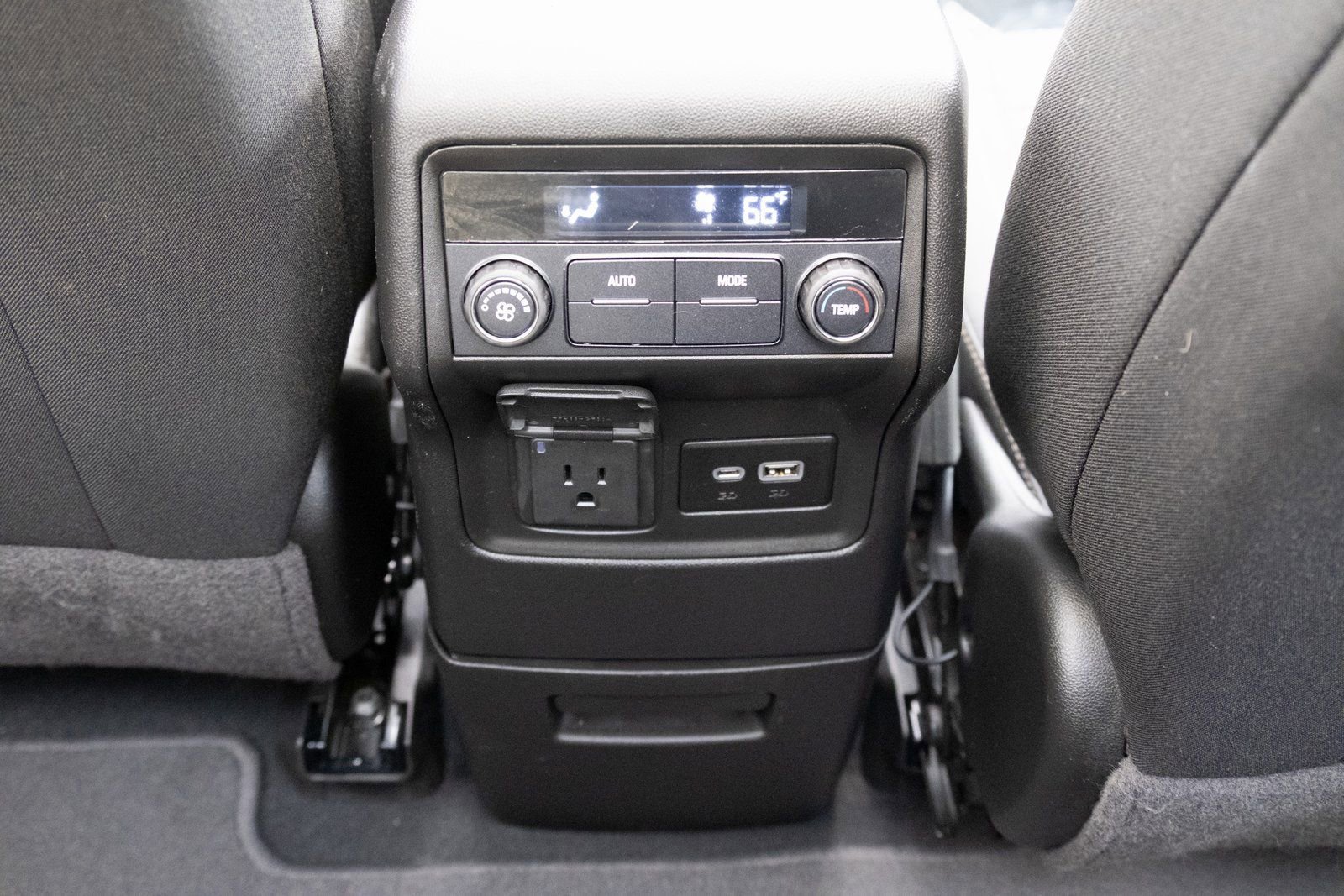 2022 GMC Acadia SLE - Photo 17