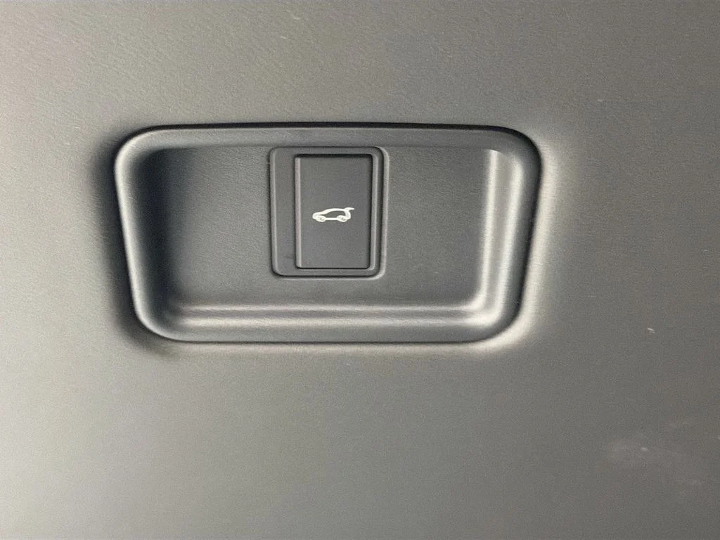 New 2026 Fuji White Land Rover SE 7 Seats image 10