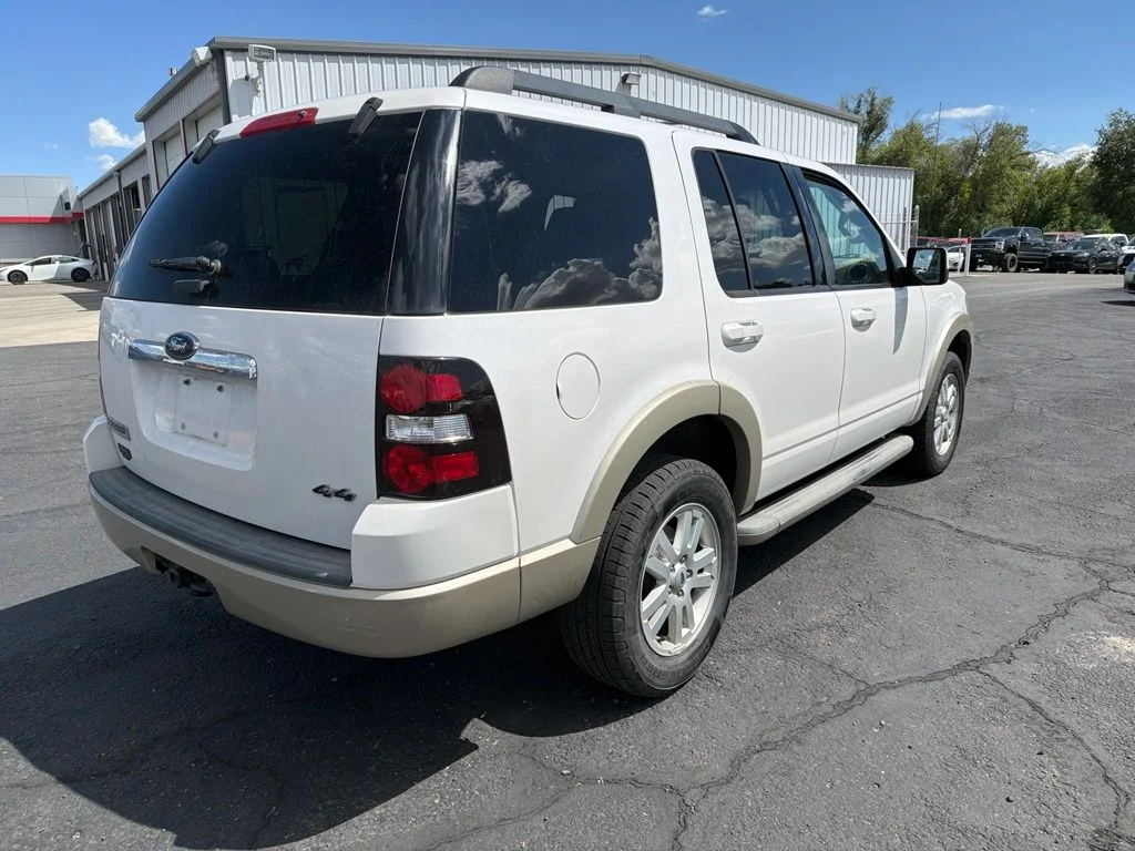 Used 2010  Ford Eddie Bauer image 5