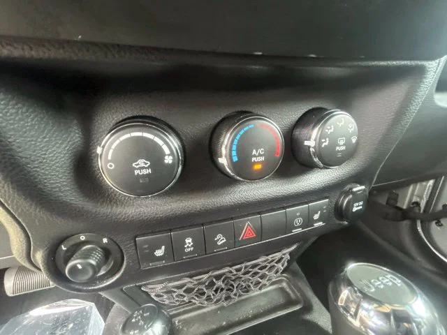 Used 2014 Gray Jeep Unlimited Rubicon image 21