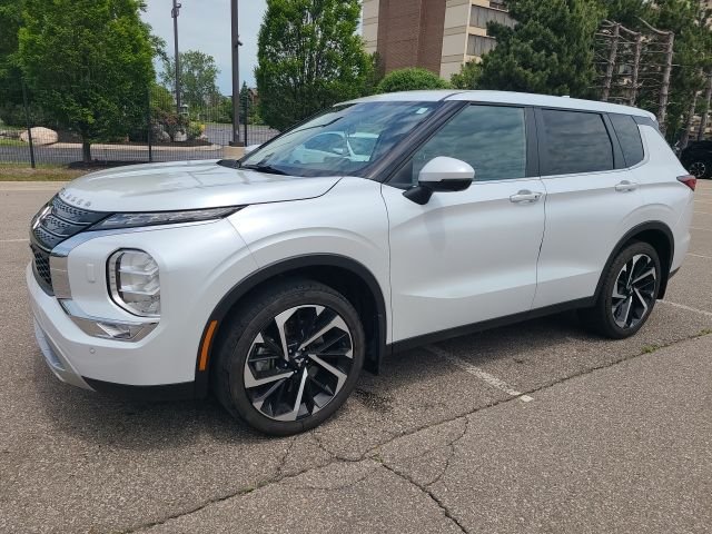 2024 Mitsubishi Outlander SE S-AWC's photo