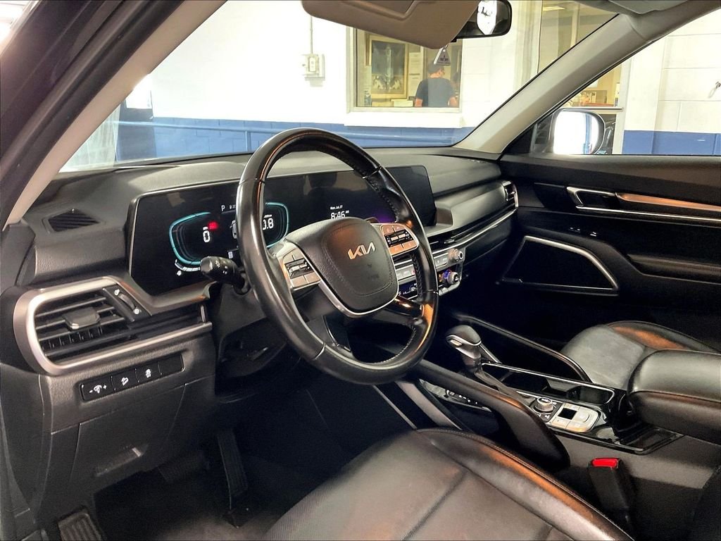 Used 2024 Black Kia LX image 8