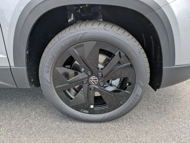 New 2026 Silver Volkswagen 1.5T SE image 11