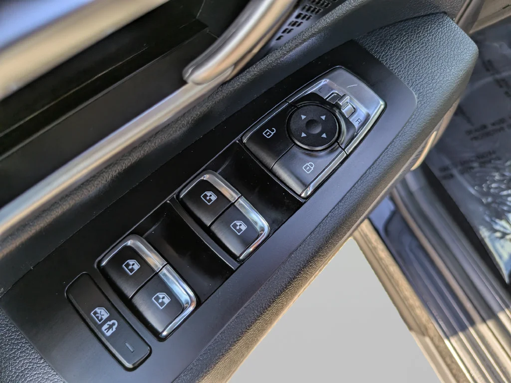 Used 2025 Black Kia S image 18