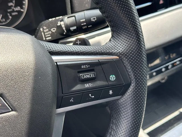 Used 2024  Mitsubishi SE image 29