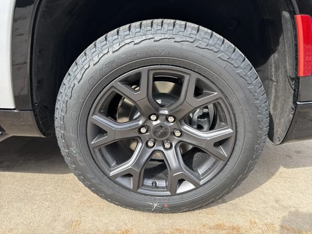 New 2026 Silver Jeep Upland image 32