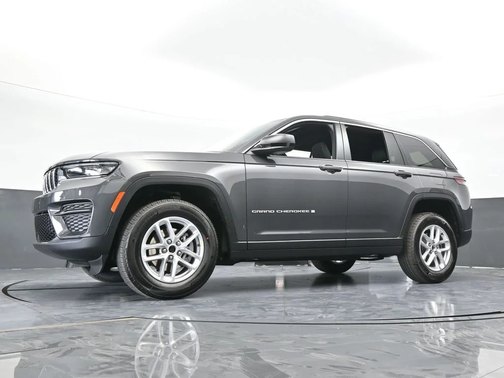 New 2026 Baltic Gray Metallic Clearcoat Jeep Laredo X image 54