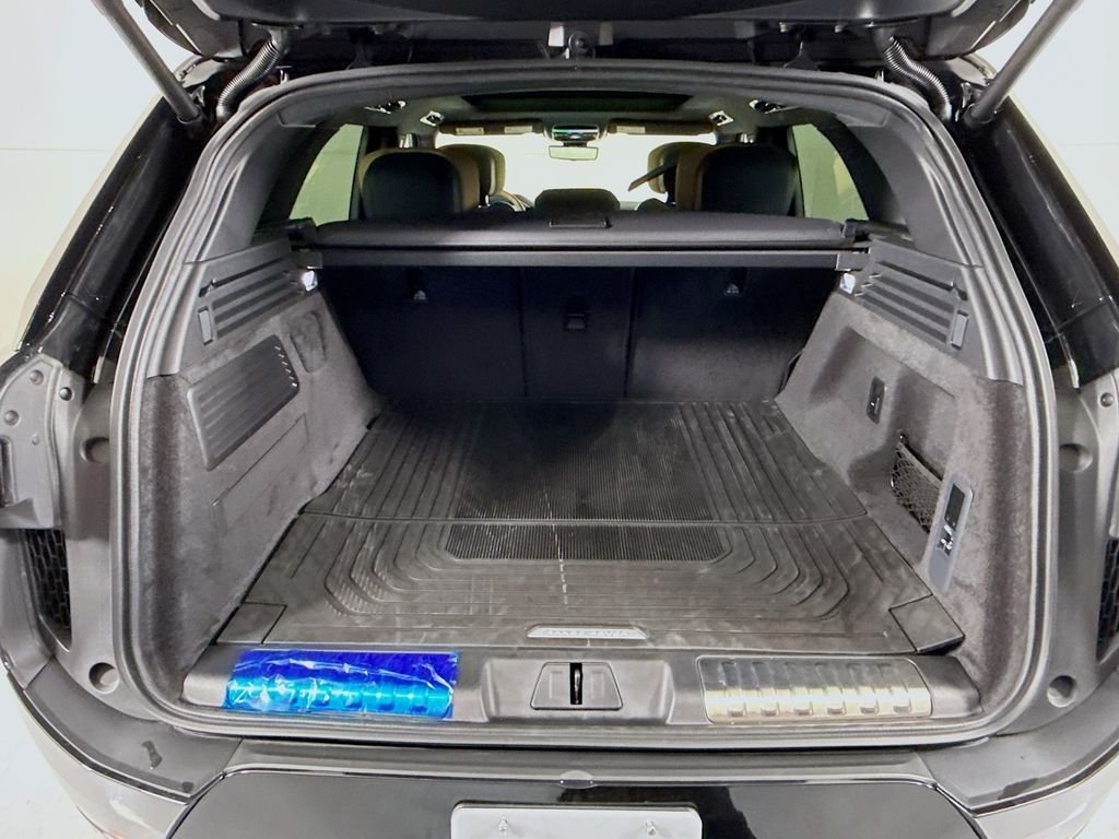 New 2026 Santorini Black LAND ROVER Dynamic SE image 30