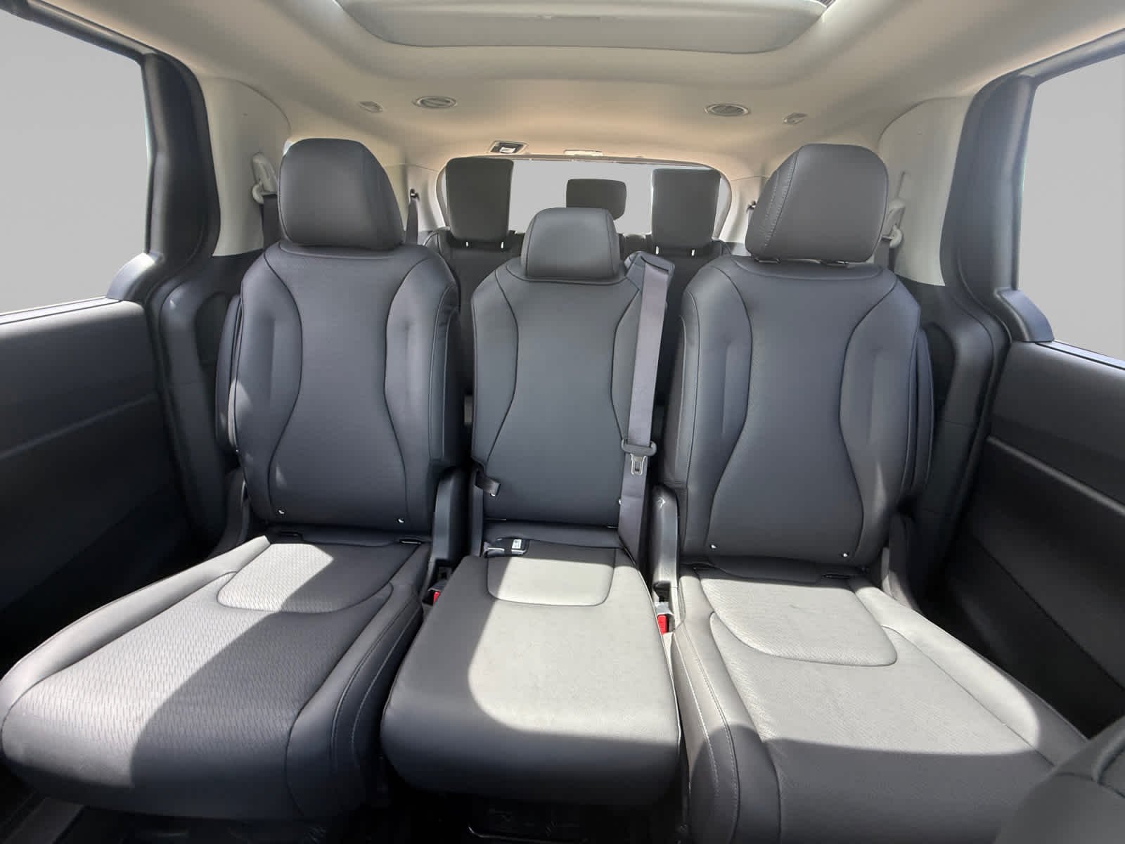 New 2026 Snow White Pearl Kia SX Prestige image 22