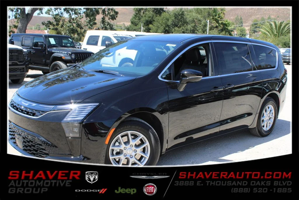 2027 Chrysler Pacifica Select's photo