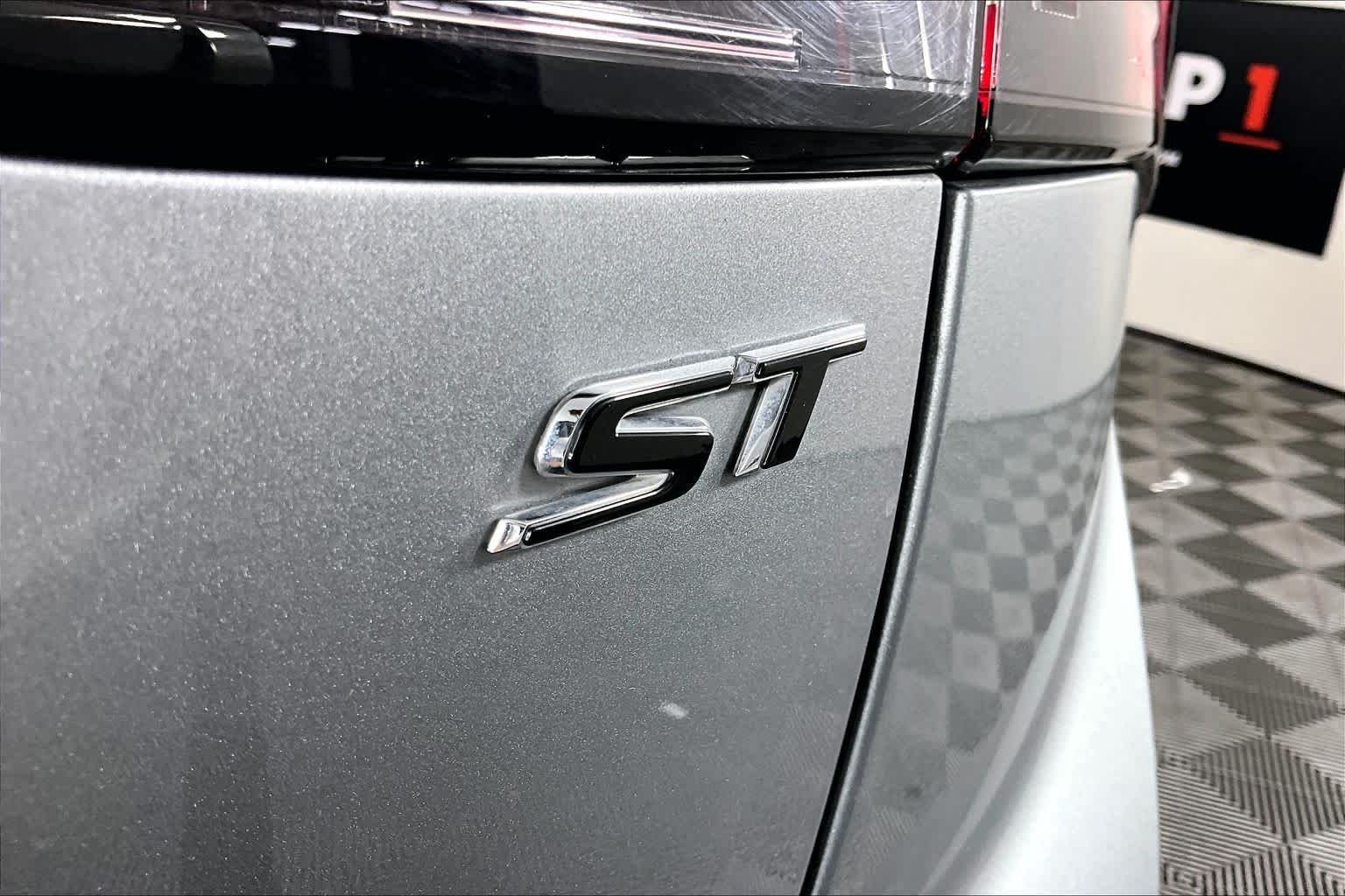 Used 2023 Moonstone Gray Metallic Buick Essence image 10