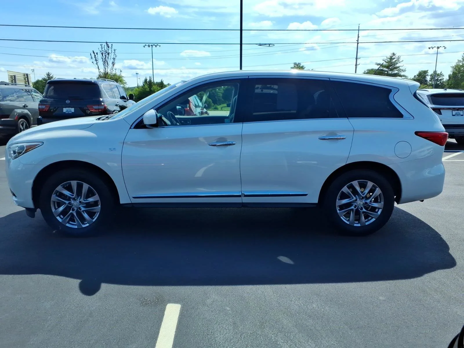 Used 2015 Majestic White INFINITI Base image 4