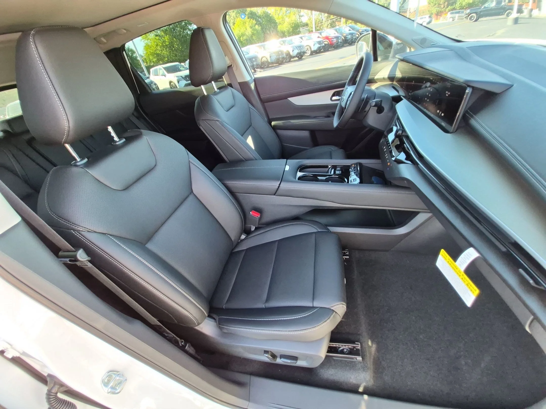 New 2027 Everest White Pearl TriCoat / Super Black Two-tone Nissan Dark Armor image 30