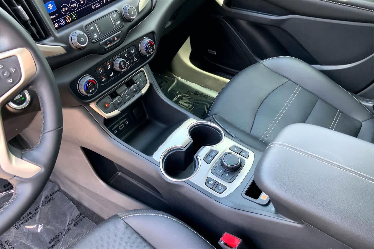 Used 2023 White Frost Tricoat GMC Denali image 17