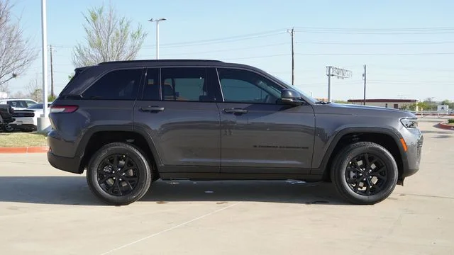 New 2026 Baltic Gray Metallic Clear-Coat Exterior Paint Jeep Altitude image 10
